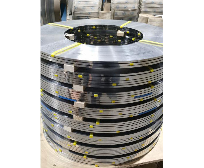 Quels aspects sont inclus dans les normes pour les bandes d'acier inoxydable laminées à froid ?