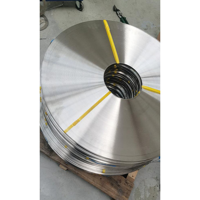 Comment les propriétés mécaniques des bandes d’acier inoxydable 316 évoluent-elles à différentes températures ambiantes ?